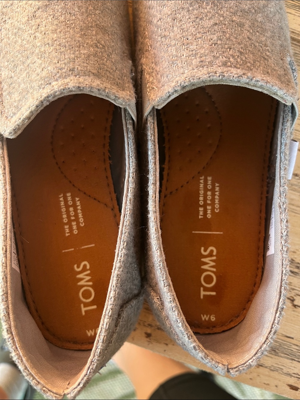 Toms Gray Slip-On Shoes with Light Blue Logo Patch Size 6 Excellent condition - Picture 9 of 11